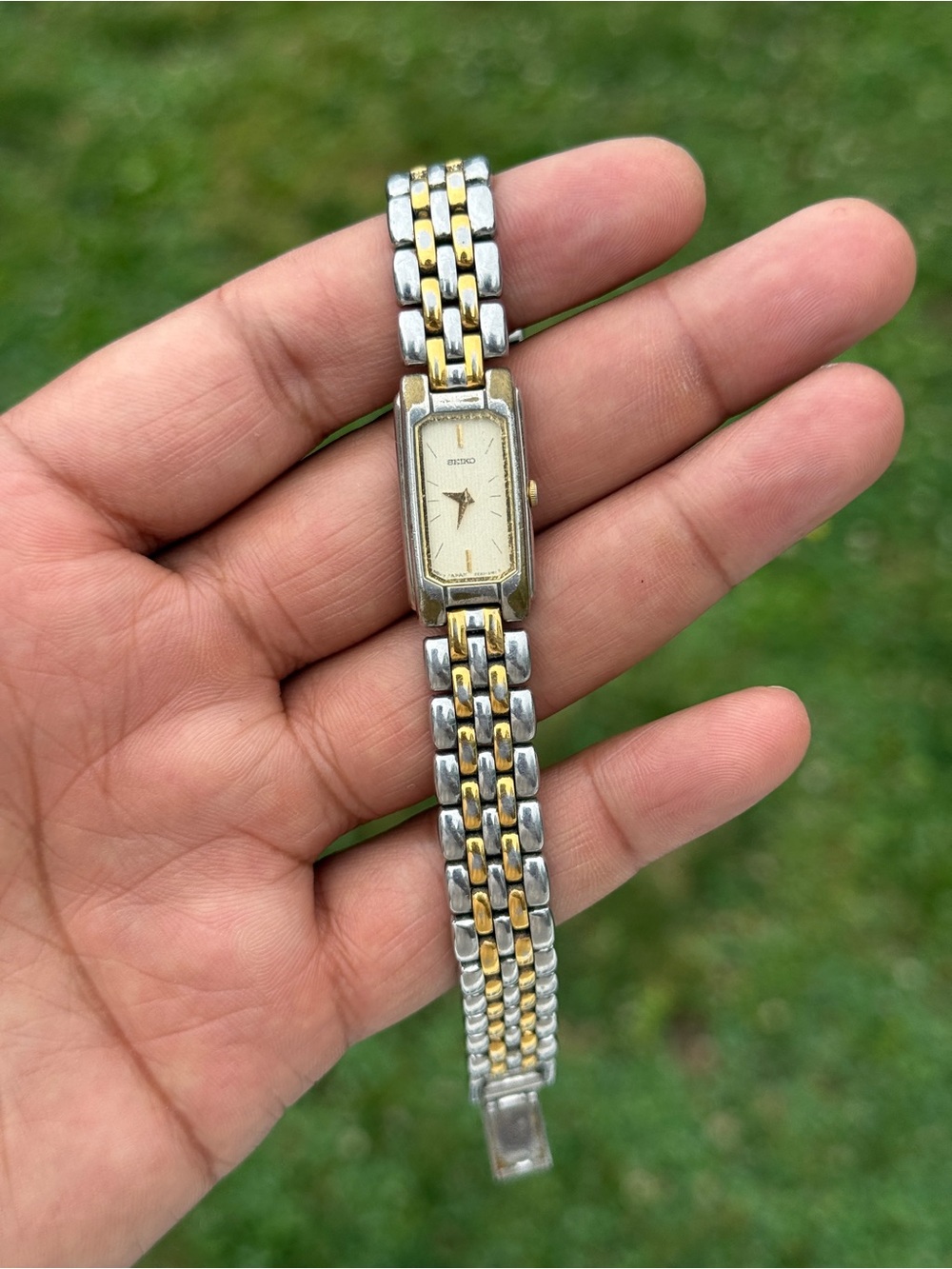 Seiko vintage Two-Tone Women's Bracelet Watch - Gold & Silver - Picture 7 of 10